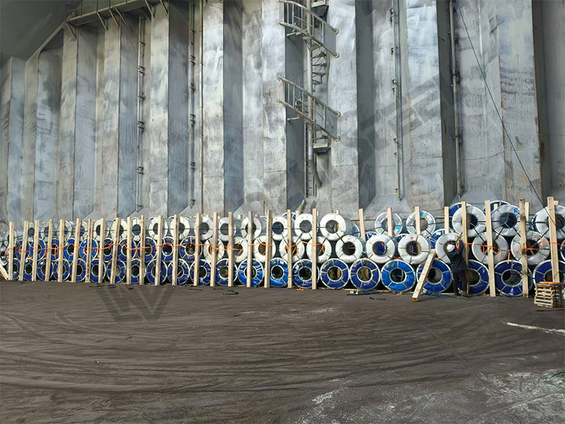 300 tons of galvanized Steel Coil Z30  in Port