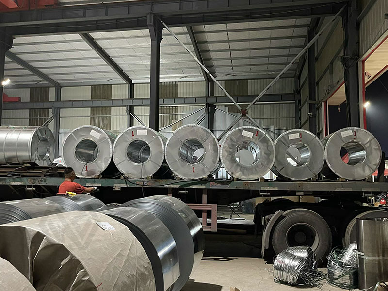 Blue and Red PPGI Coils Shipped to Guinea